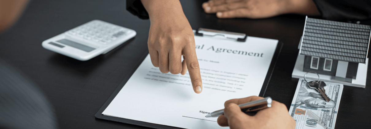 Un errore che spesso accade è trattare la vendita come un "braccio di ferro" in cui sei tu a portare la soluzione, senza coinvolgere davvero il cliente. In realtà, la vendita è un’opportunità per mettere il cliente al centro. Ogni cliente ha una difficoltà o un problema che desidera risolvere, e vuole sentirsi ascoltato, compreso e guidato. La chiave è capire il suo punto di vista e aiutarlo a trovare la soluzione ideale. È simile all'approccio di un medico con il paziente: il venditore è il medico che ascolta, analizza e propone una cura.